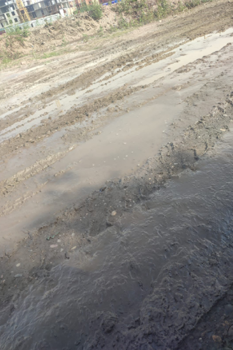 Элитный микрорайон в Абакане тонет в грязи и напоминает деревню 