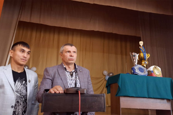 В Хакасии учащиеся колледжа встретились с заслуженным тренером России