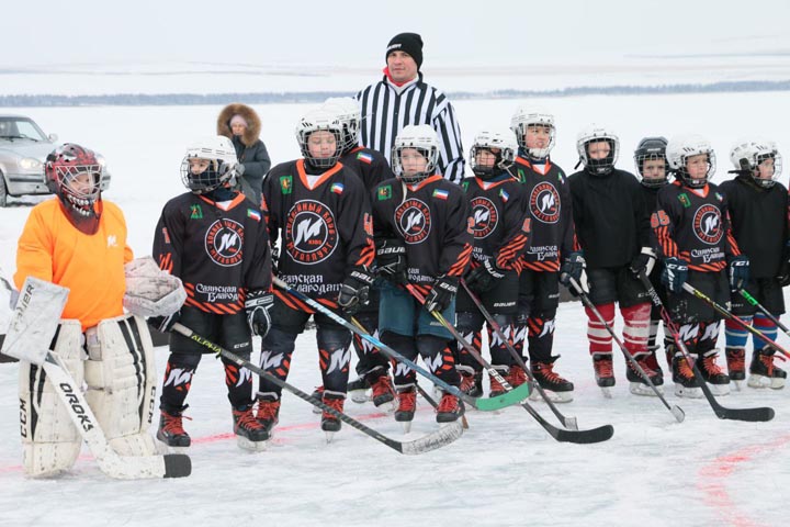 Сенатор и глава Ширинского района открыли хоккейный турнир 