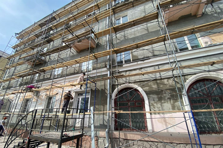 Сезон ремонтов плоских кровель и фасадов стартует в Хакасии