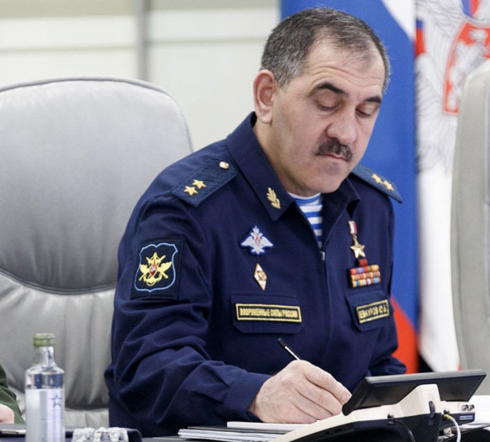 Кто будет министром обороны России: Аналитики ставят на двух генералов, но не на Шойгу