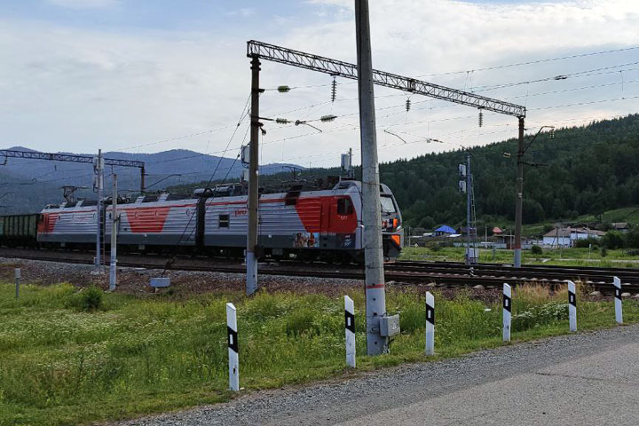 Два локомотива сошли с пути на Красноярской железной дороге