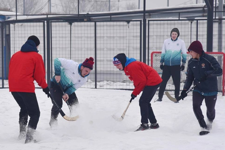 В Хакасии идут отборочные этапы Чемпионата среди сельской молодежи по хоккею на валенках 