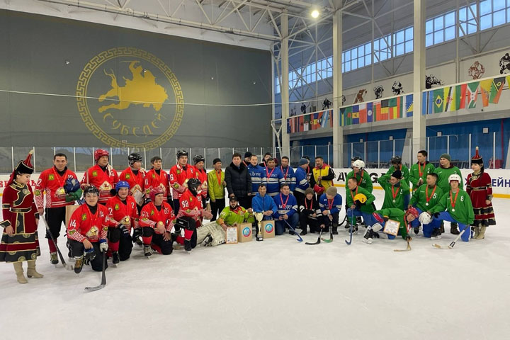 Команда хоккеистов Аскизского района стала чемпионом Тывы