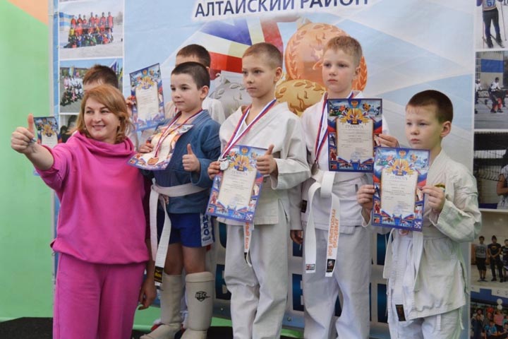 В Алтайском районе названы чемпионы армейского рукопашного боя
