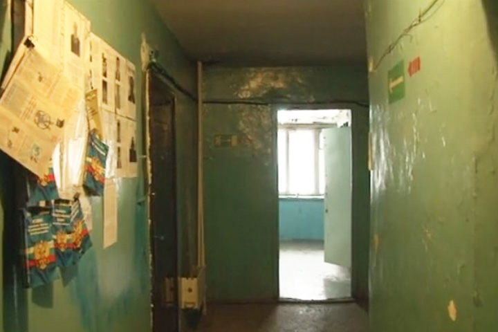 Власти Саяногорска избавляются от комнат в бывших общежитиях