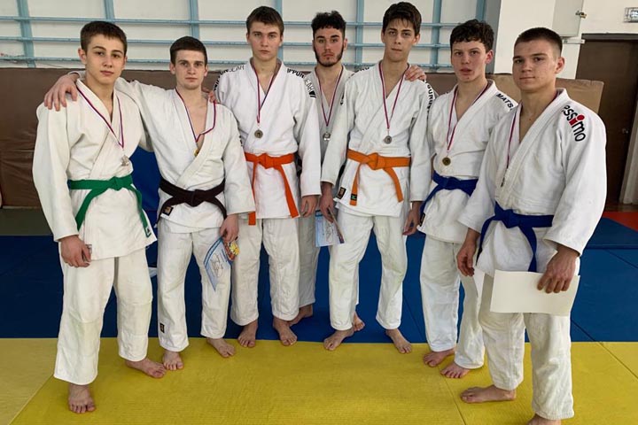 Дзюдоисты Черногорска завоевали медали на первенстве Минусинска  