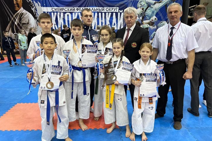 Спортсмены Хакасии завоевали медали чемпионата и первенства Сибири по киокусинкай