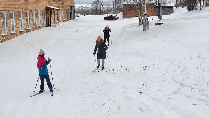 Спортсмены спортшколы «Ирбис» готовятся к лыжным гонкам 