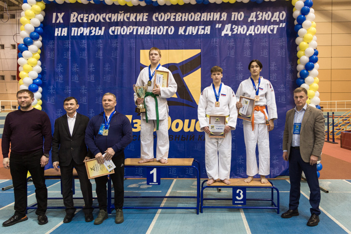 Спортсмен привез в Хакасию с соревнований в Иркутске по дзюдо бронзовую медаль