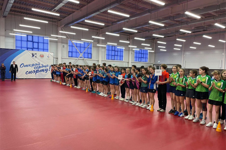 В Хакасии стартовало первенство Сибири по настольному теннису среди юношей и девушек до 16 лет