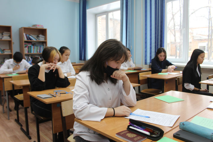 Школьники Хакасии проверили знания по хакасской литературе