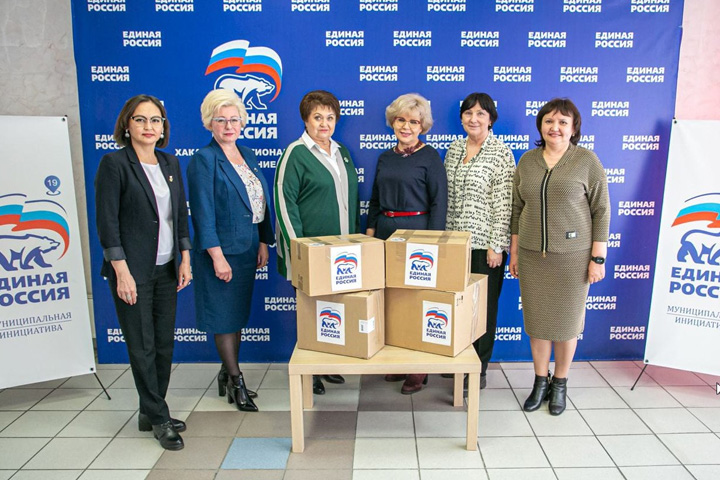 «Единая Россия» в Хакасии продолжает сбор гуманитарной помощи для жителей Донбасса