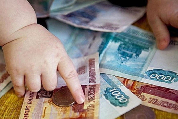 В Хакасии выплачивают пособие семьям, принявшим детей на воспитание