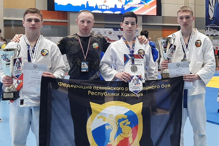 Спортсмены Хакасии взяли медали первенства России по армейскому рукопашному бою