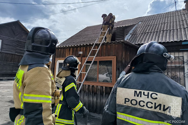 Председатель нового госкомитета Хакасии поблагодарил пожарных за верность