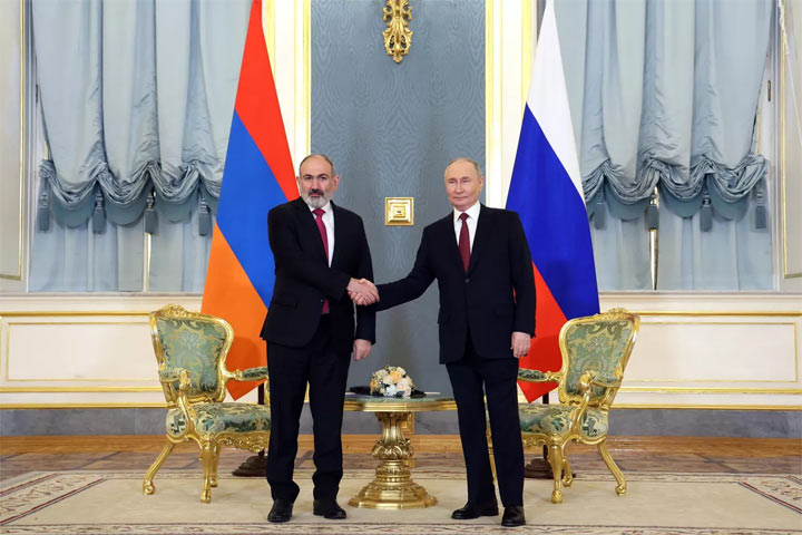 Путин провел переговоры с Пашиняном в Москве