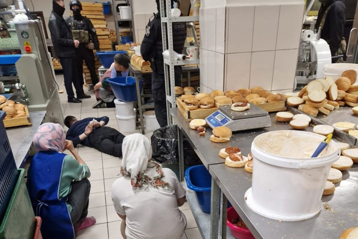 Пугающая концентрация мигрантов в пекарне