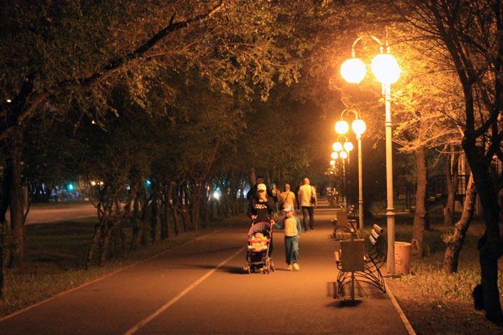 Без света, но с мобильным интернетом – вечерняя прогулка по Абакану