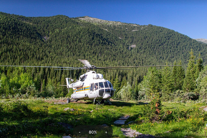 Вертолет спасателей эвакуировал пострадавшего мужчину из хакасской тайги