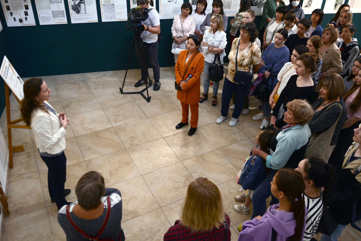 В музее Хакасии открылась выставка, посвященная близости двух художественных миров