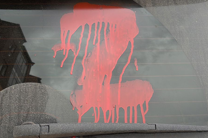 Что и следовало ожидать: в Абакане машины с Z-символикой портят по заказу украинских кураторов