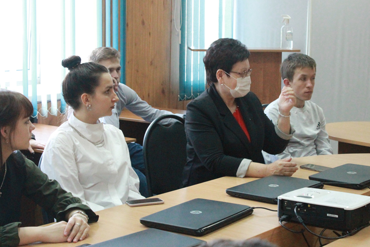 Помощник прокурора и Лариса Гимазутина провели открытый урок для студентов