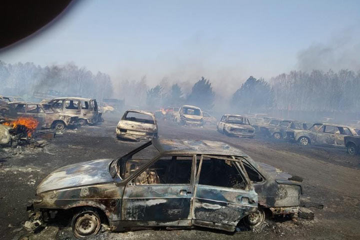 Пожар охватил сотни домов в Красноярском крае. Погибли взрослые и дети. ВИДЕО