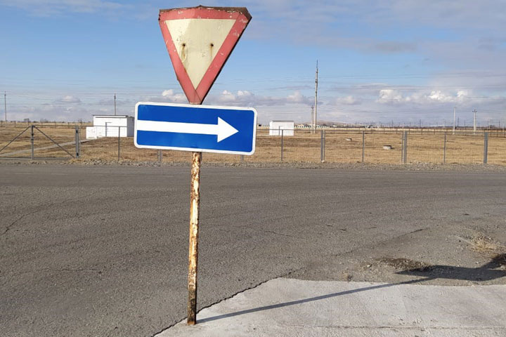Новые знаки на дороге в Хакасии удлинили маршрут на 16 километров