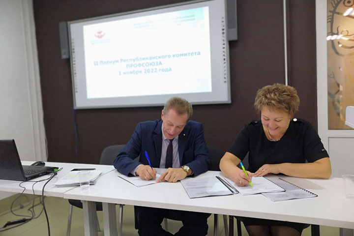 Профсоюз работников здравоохранения и Минздрав Хакасии подписали соглашение