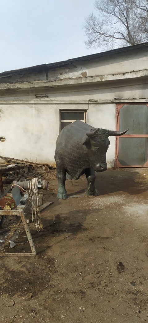 В Абакане разыскивают скульптуру легендарного МаВРского быка
