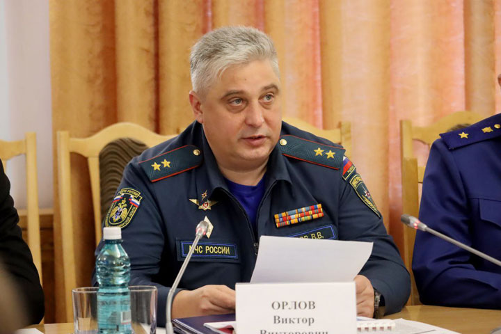 Министр по ЧС собрал глав сибирских регионов на ковер 