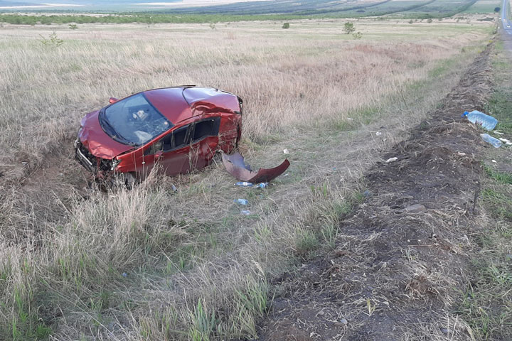 На дороге Абакан - Саяногорск в месте проведения работ вновь опрокинулась иномарка