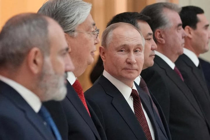 Кольцо власти: зачем Путин и другие президенты СНГ получили на саммите девять подарочных колец