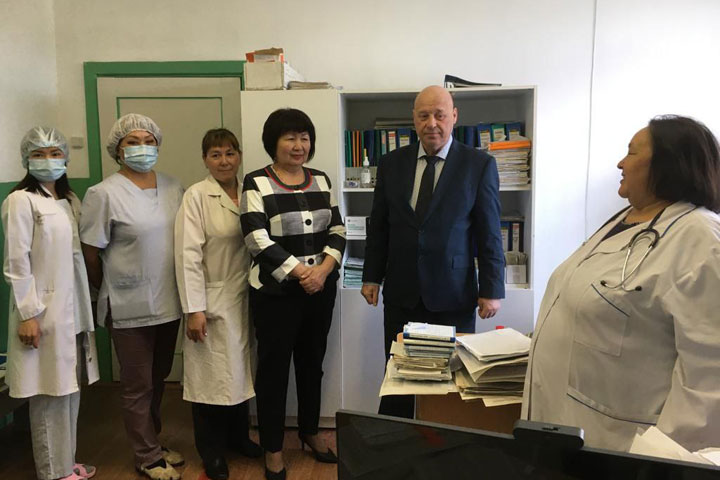 Министр здравоохранения Хакасии выехал в Аскизский район