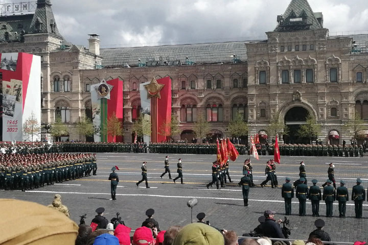 Студентка ХГУ вошла в сотню лучших волонтеров Парада Победы в Москве
