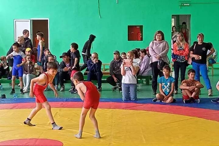 В Хакасии состоялось Открытое первенство по спортивной вольной борьбе