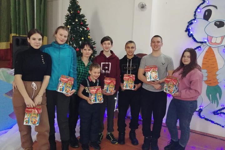 Артель старателей «Хакасия» поздравила детей Аскизского и Ширинского районов 
