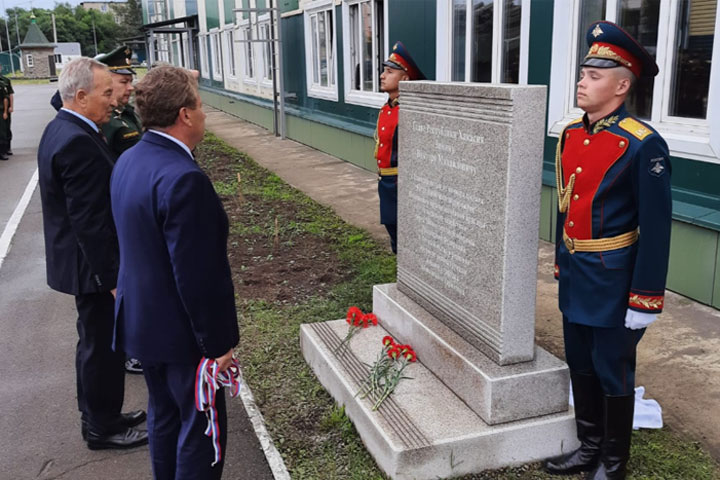 Военные в Хакасии открыли мемориал памяти Виктора Зимина