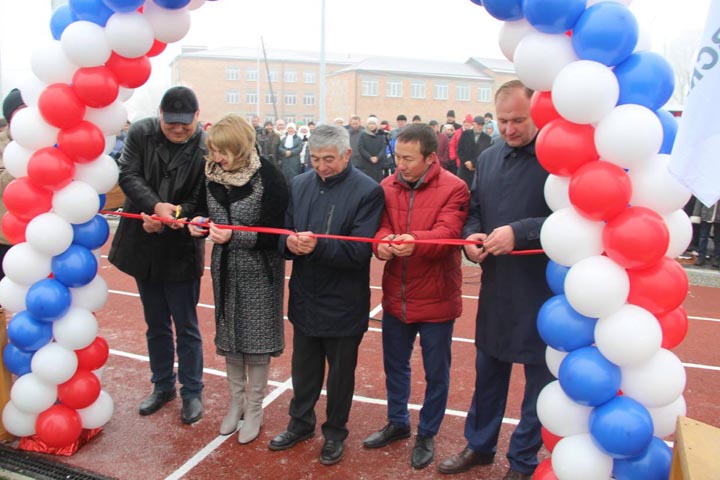 Для жителей села Аршаново построили новый стадион