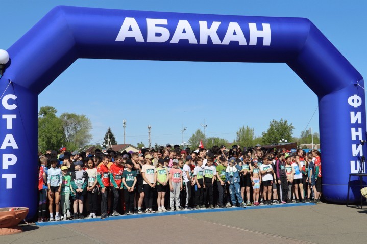 В Абакане прошел масштабный фестиваль бега «Быстрее ветра» 