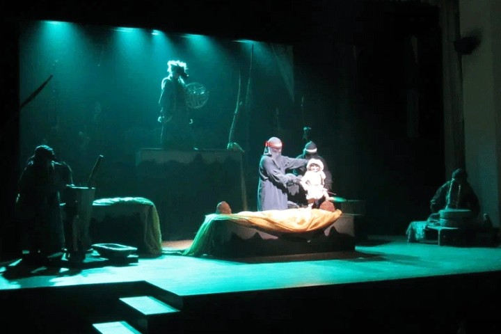 Чарующий микс света и звука: театр кукол «Сказка» представил спектакль «Хай Ээзи. Начало»