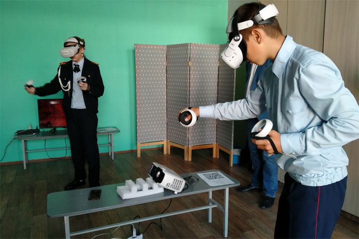 В столице Хакасии школьникам помогают выбрать профессию VR-технологии 