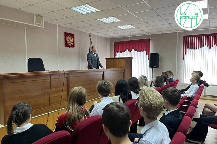 Школьники посетили Абаканский городской суд
