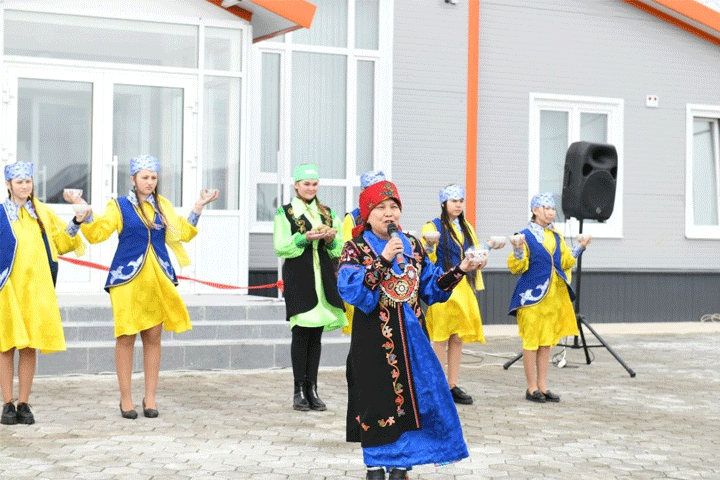 Глава Хакасии побывал на открытии нового Дома культуры в селе Имек