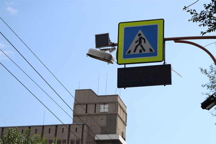 В столице Хакасии устанавливают «Умный пешеходный переход» 