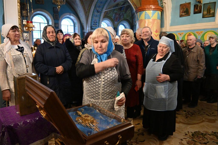 В Минусинск доставили частицу Ризы Пресвятой Богородицы