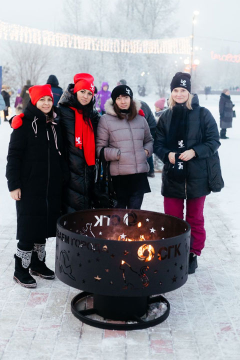 СГК оборудует «островок тепла» у главной новогодней елки в Черногорске