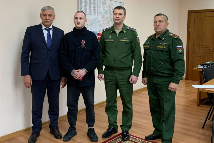Житель Черногорска получил орден Мужества