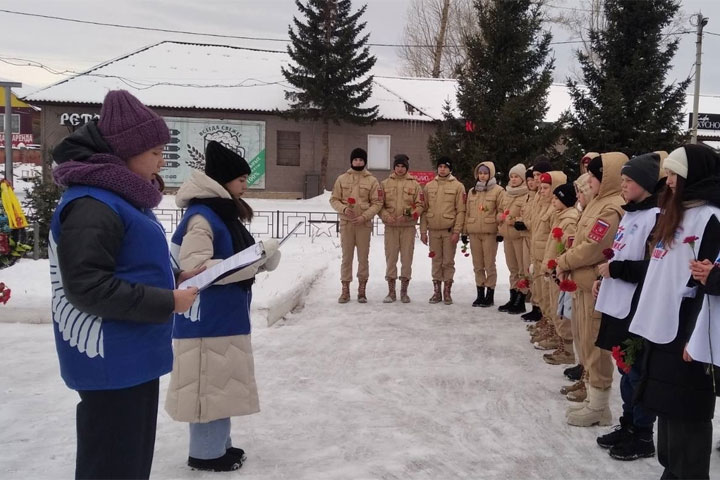 Школьники из Копьево почтили память неизвестных солдат 